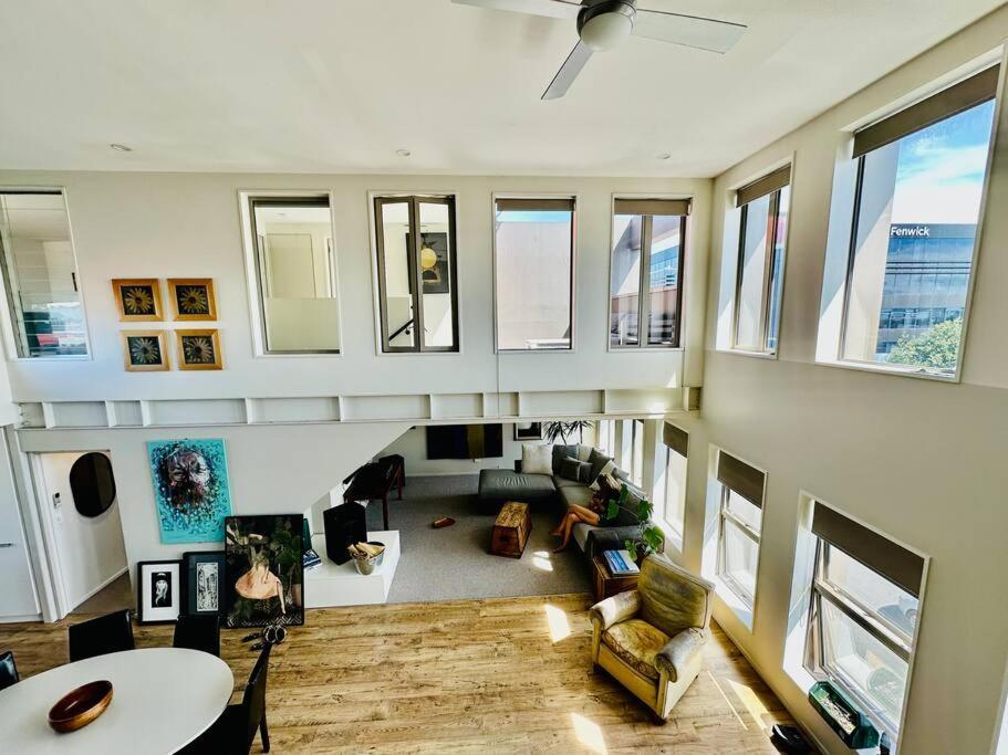 Stunning New York Loft Gallery Christchurch Bagian luar foto