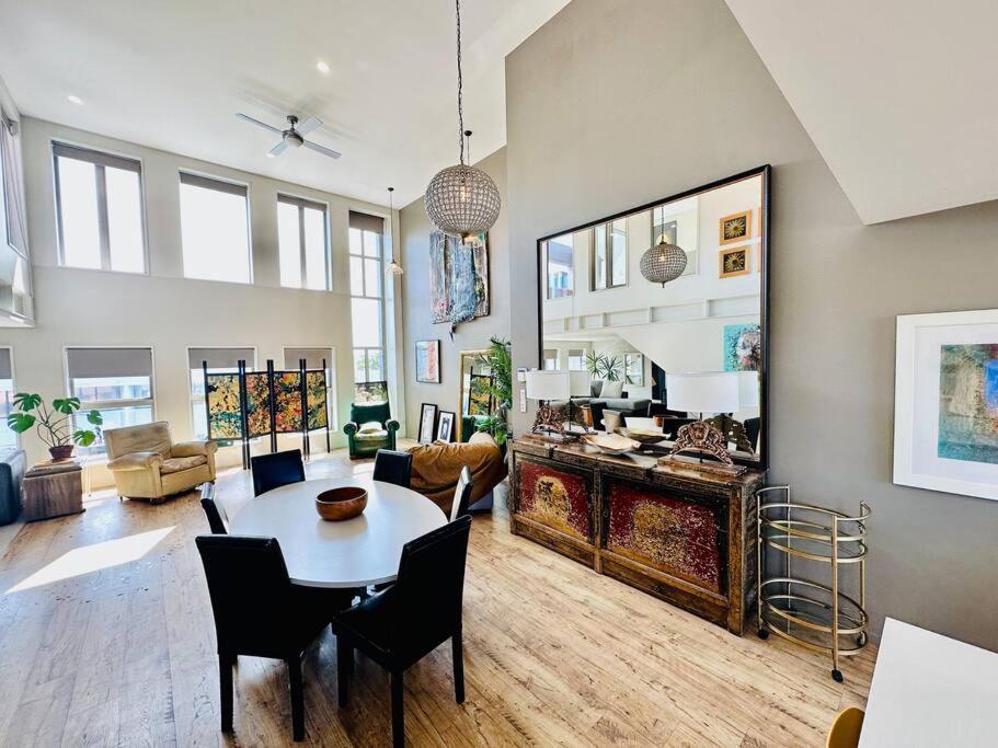 Stunning New York Loft Gallery Christchurch Bagian luar foto